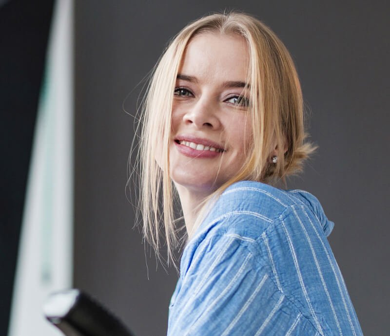 testimonial-img-4 testimonial-img-4